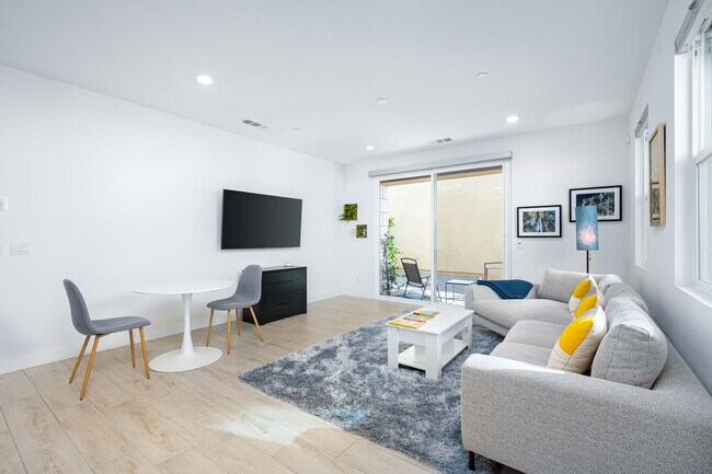 Foto del edificio - 76290 Johns Hopkins Dr