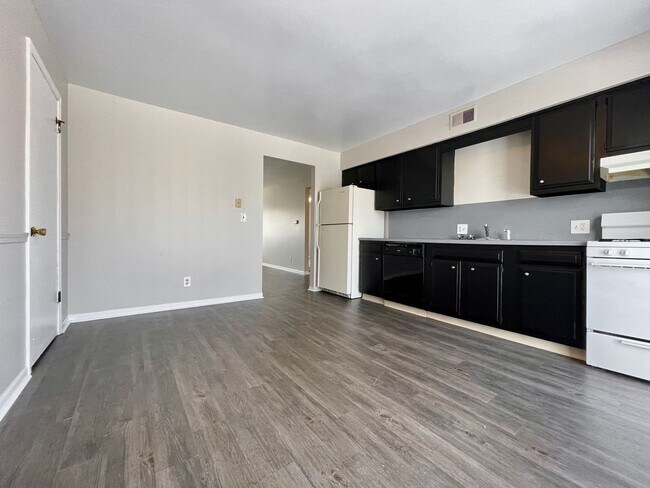 Building Photo - 4245 Oak Park Dr SE