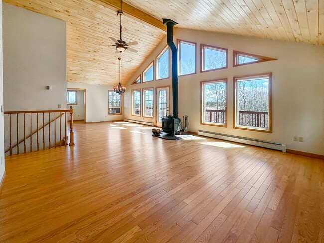 Building Photo - 2.5 Acres! 3 car garage! Two living spaces!