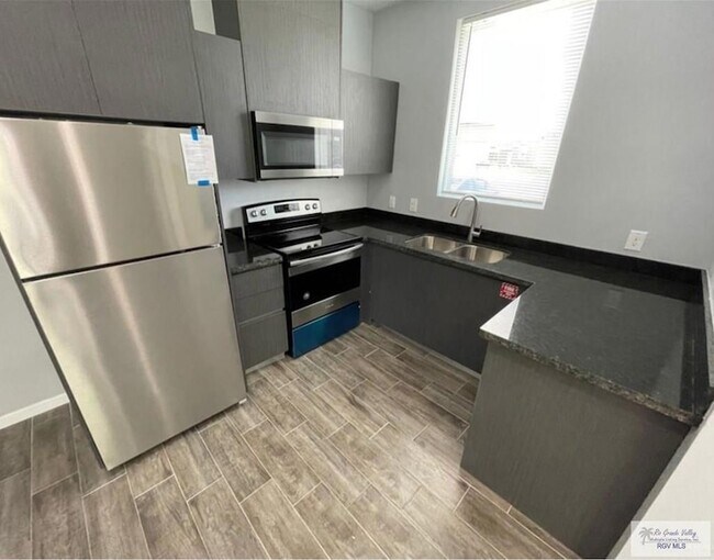 Building Photo - 1303 Quitaca Dr
