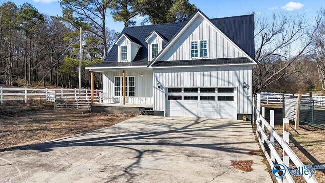 Building Photo - 324 Church St