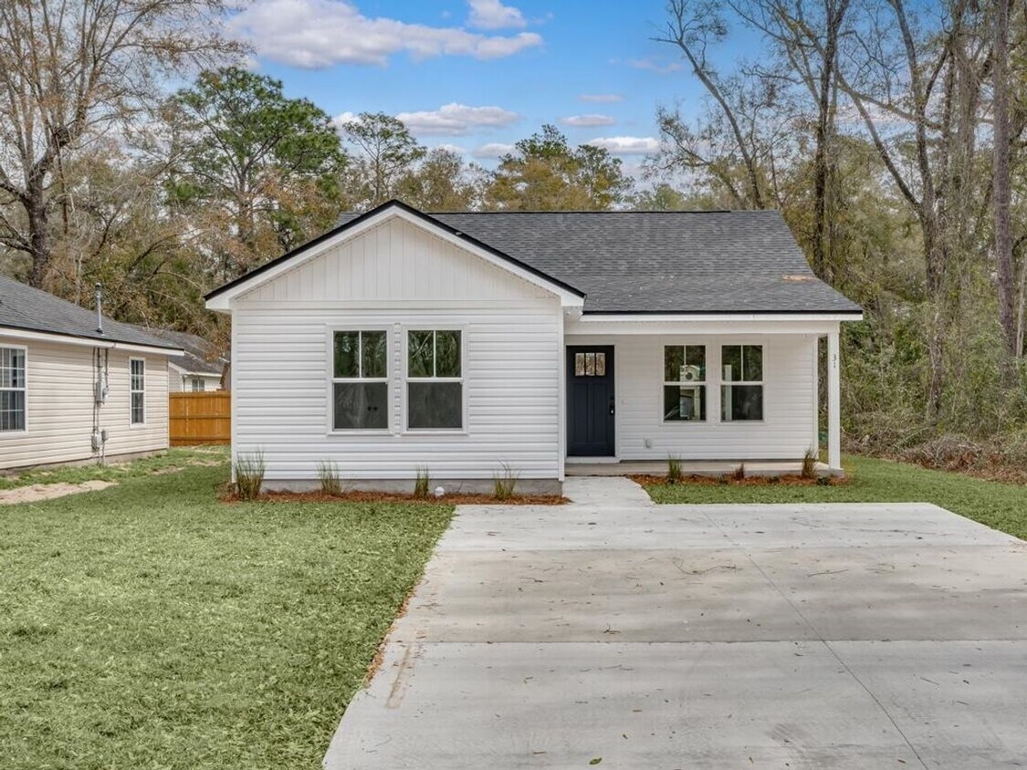 Foto principal - Newly Built 3 Bedroom Home Available Now