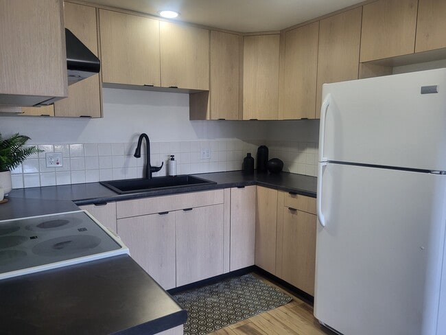 Building Photo - 941 Buena Vista Dr