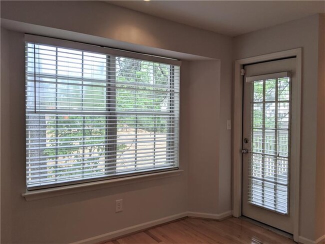 Building Photo - 2060 Chastain Park Ct NE