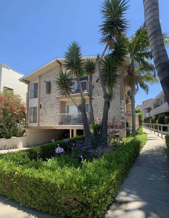 Primary Photo - 3646 Mentone Ave