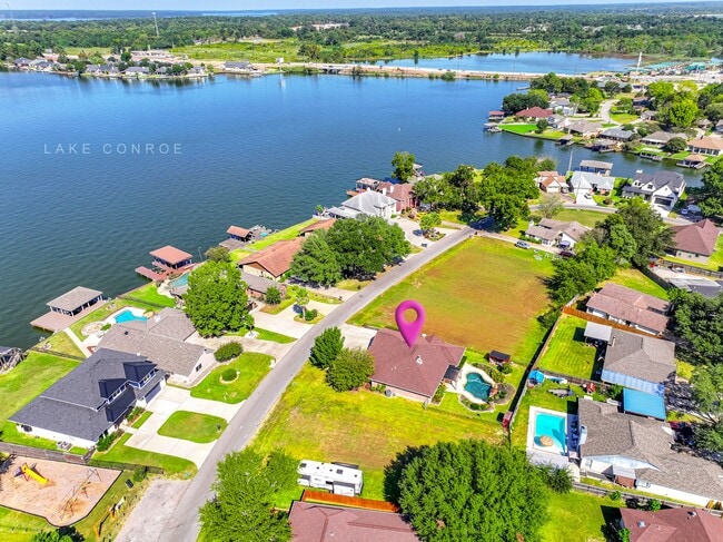 Foto del edificio - 13417 Bunker Hill Dr