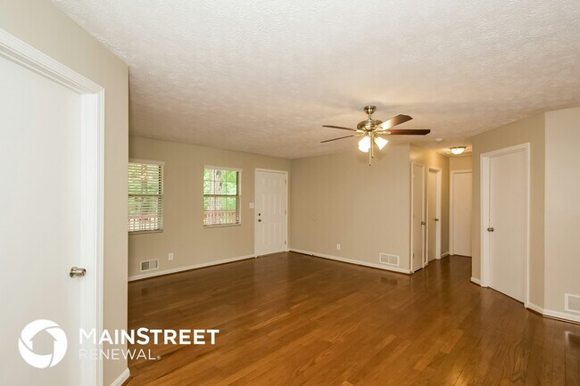 Foto del edificio - 380 Pleasant Valley Rd