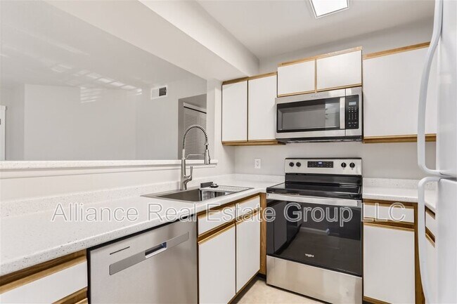 Foto del edificio - 5745 W Atlantic Pl