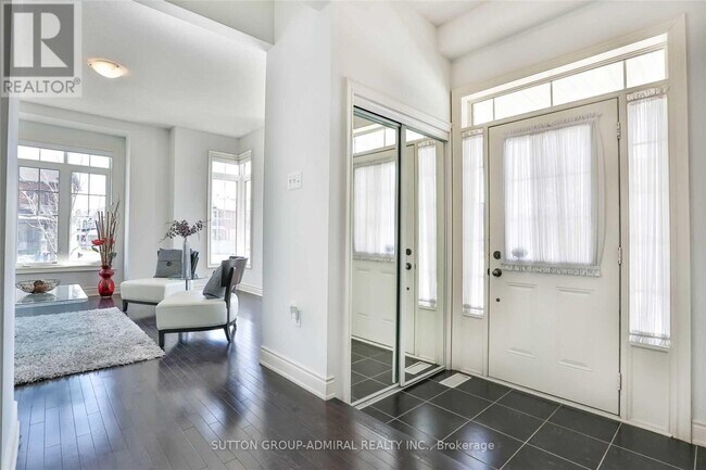 Photo du bâtiment - 112 William Bartlett Dr