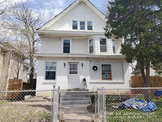 Building Photo - 2727 17th Ave S