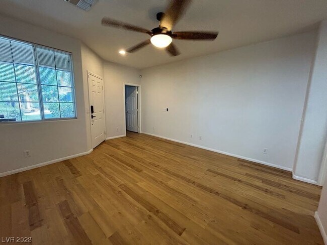 Foto del edificio - 1237 Sun Village Ave