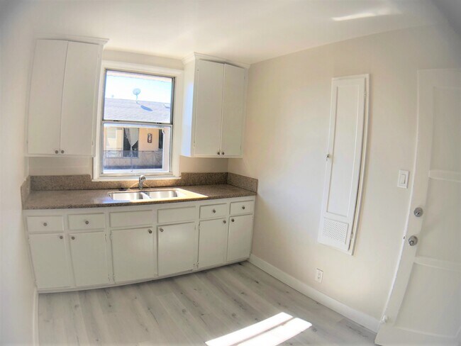 Building Photo - 10642 Victory Blvd