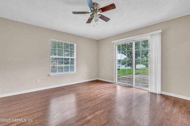 Foto del edificio - 2409 Cool Springs Dr S