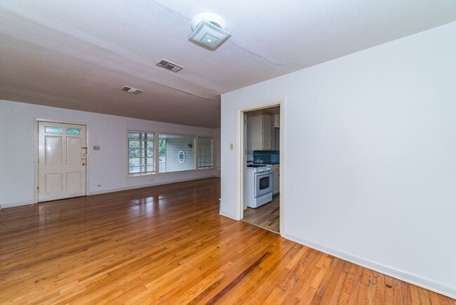 Building Photo - CHARMING TERRELL HEIGHTS 2-BEDROOM