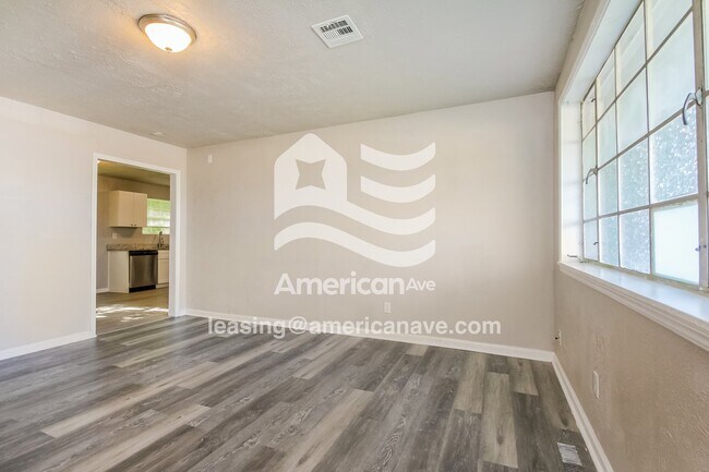 Foto del edificio - 4630 N Trenton Ave