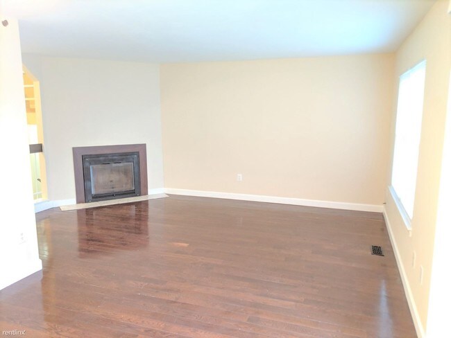 Building Photo - 3 br, 3.5 bath Townhome - 113 Kestrel Ct
