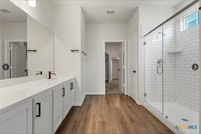 Foto del edificio - 209 Villars Dr