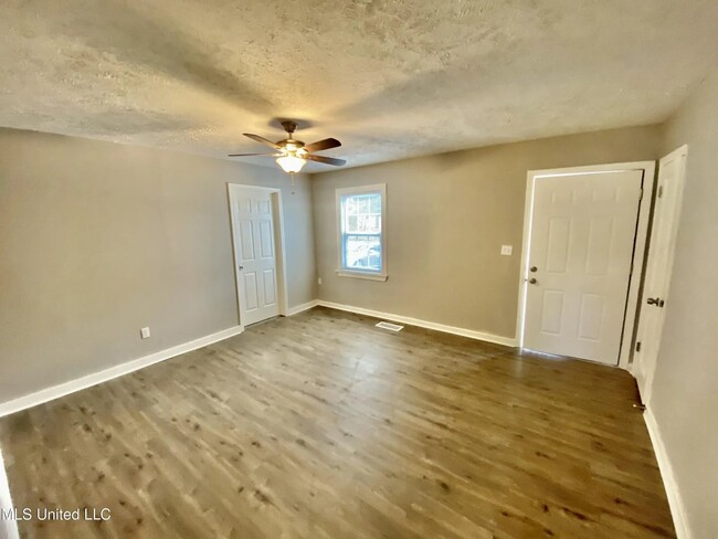 Building Photo - 308 Josanna St