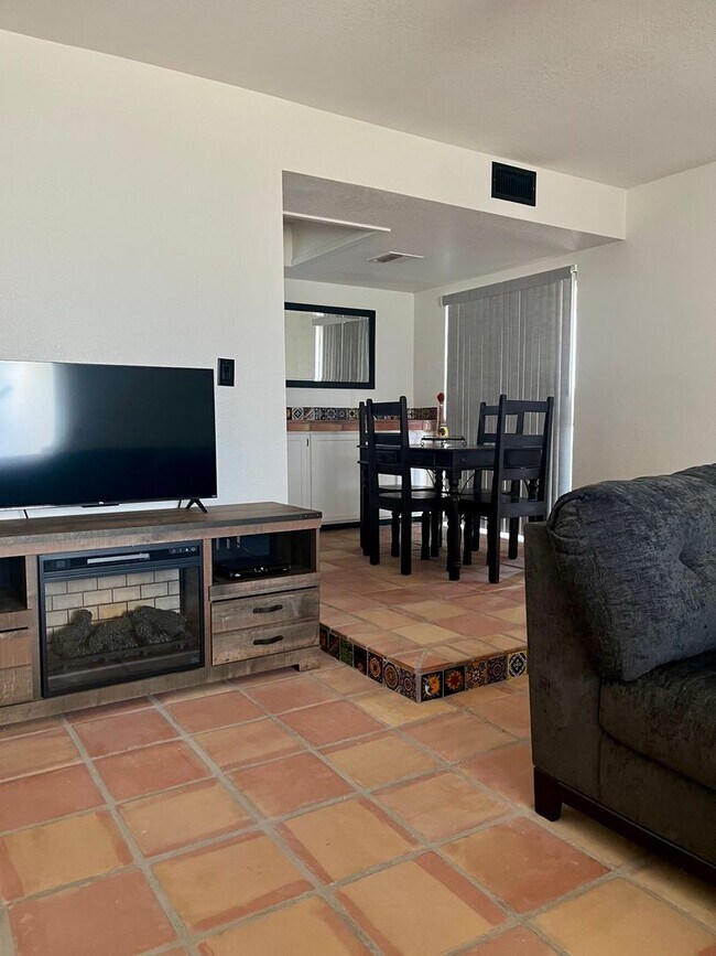 Building Photo - Winter 24/25 Furnished Rental - October th...