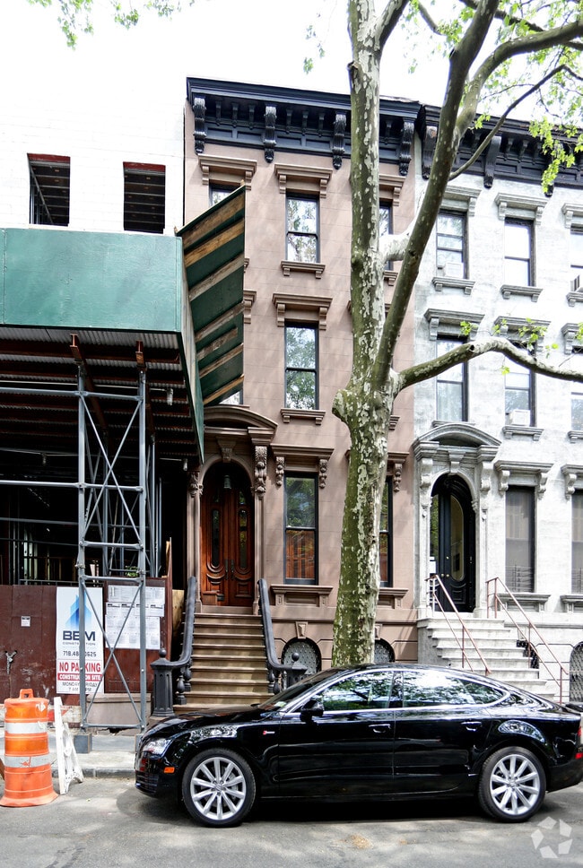 Building Photo - 397 Clinton St