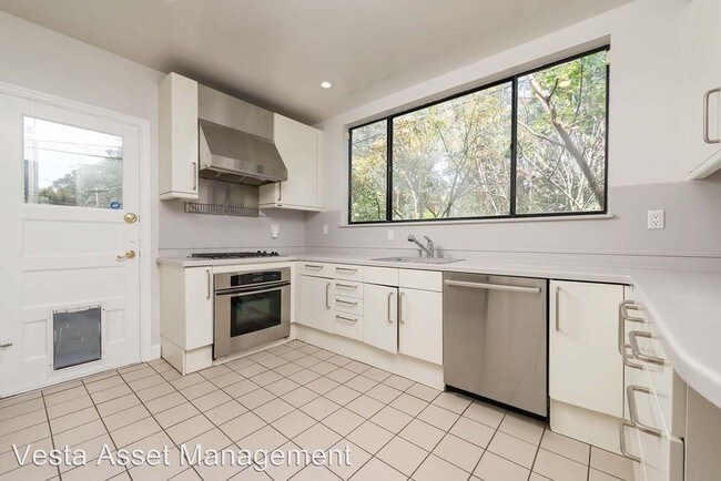 Foto del edificio - 3 br, 2.5 bath House - 650 Sloat Blvd