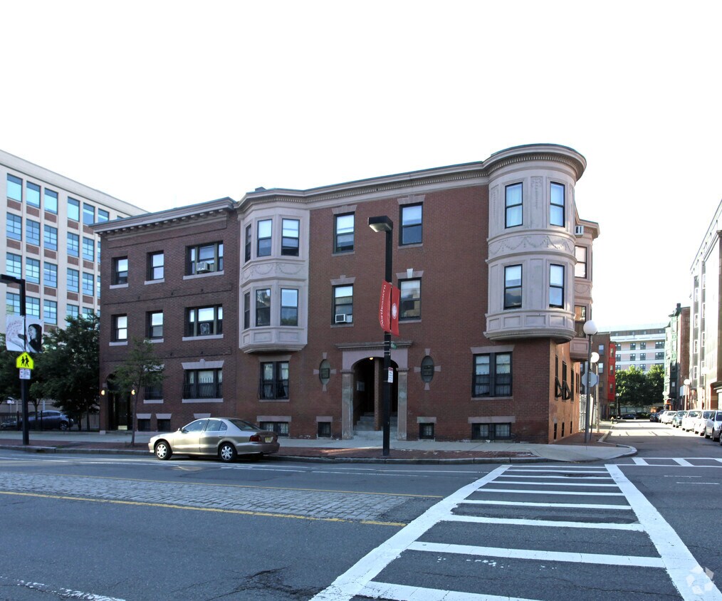Building Photo - 750-752 Columbus Ave