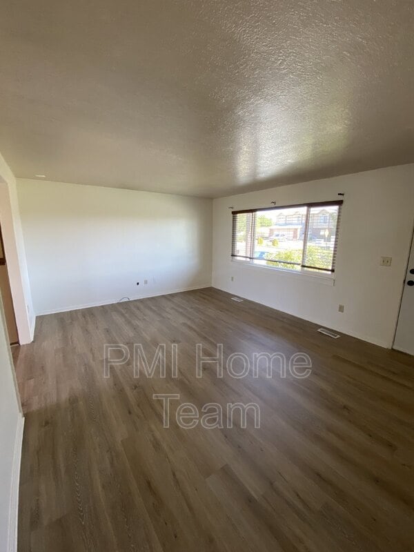 Building Photo - 647 W 725 N