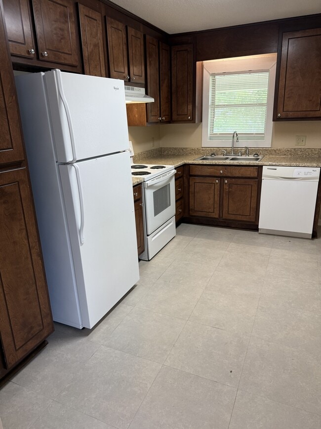 Building Photo - 107b Crow Dr