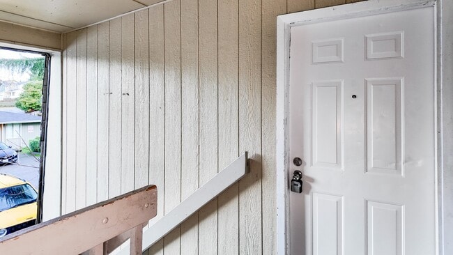 Foto del edificio - Spacious Apartment in Cozy Tacoma Neighborhood