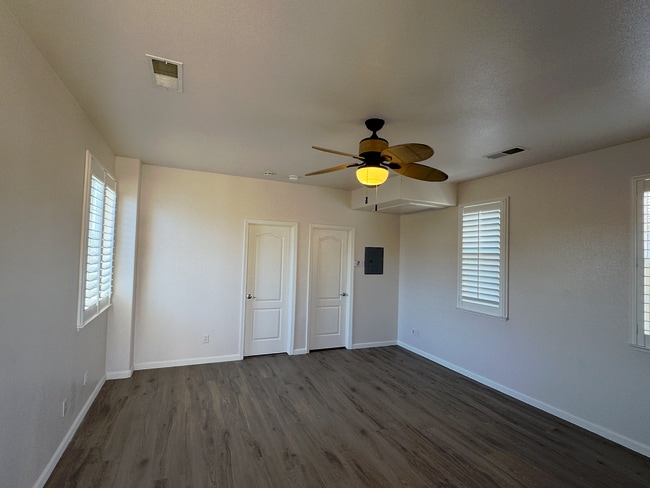 Building Photo - 606 Leah Ln