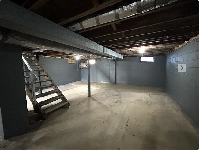 Building Photo - 915 N Upland Ave