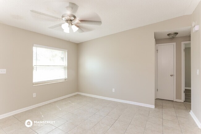 Foto del edificio - 10923 Weymouth Cir N