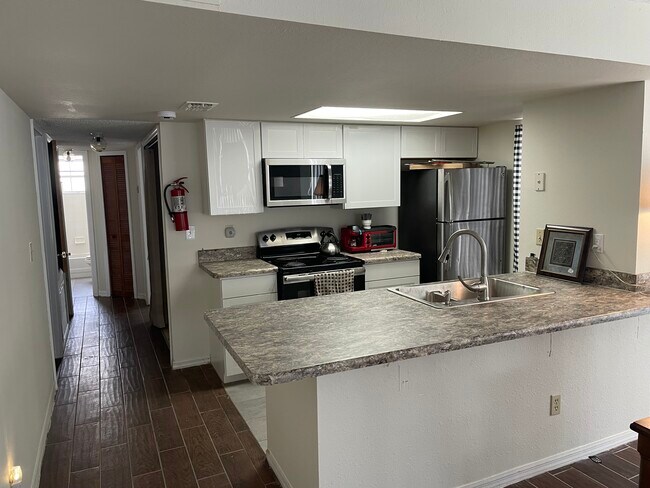 Foto del edificio - 2489 Sweetwater Club Cir