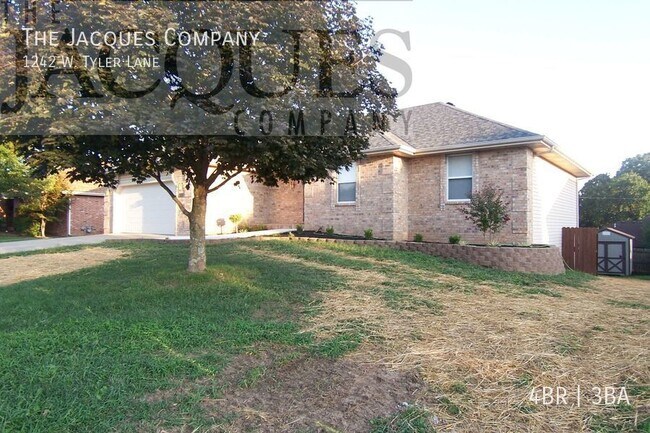 Foto del edificio - Newly Updated 4 Bedroom 3 Bath 2 Car Garag...