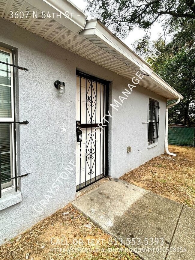 Building Photo - This Tampa property is perfect for those s...