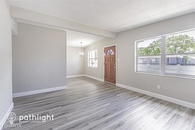 Building Photo - 4 br, 1 bath House - 810 Jurgens Street UNIT