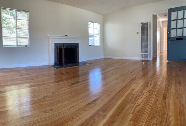 Building Photo - 1111 W Almond Ave