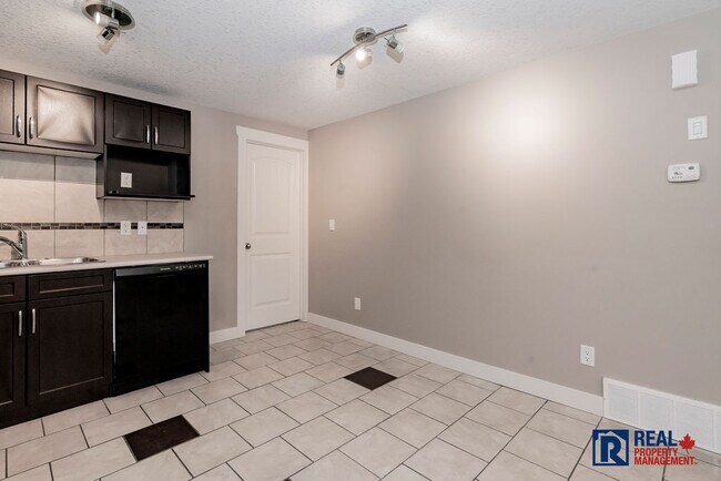 Photo du bâtiment - 7425 Westpointe Dr