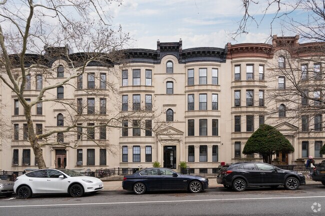 Building Photo - 453 3rd St