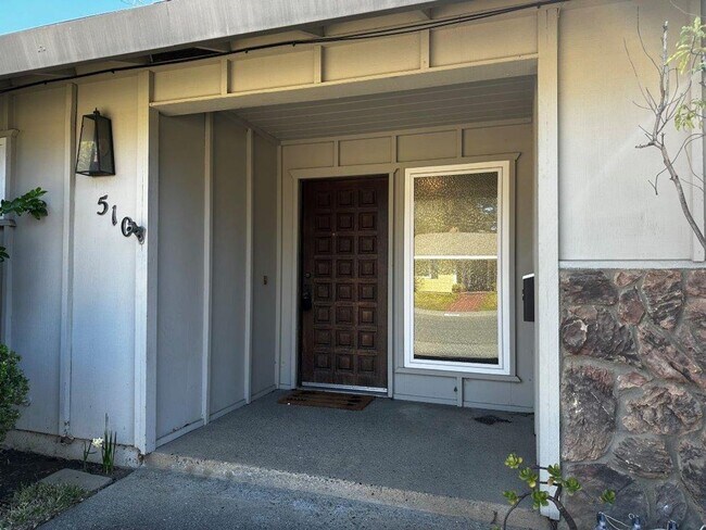 Foto del edificio - 4 br, 2 bath House - 510 Del Oro Avenue