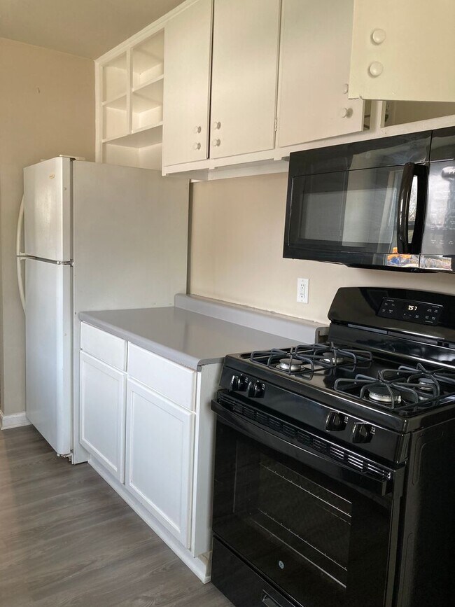 Foto del edificio - 3 Bedroom 2 Bathroom East Side Home