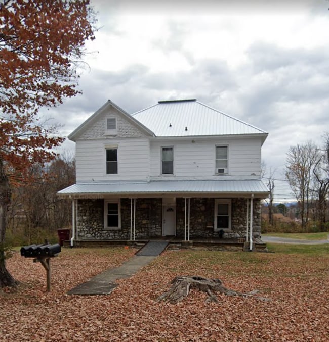 Building Photo - 729 E Maple St