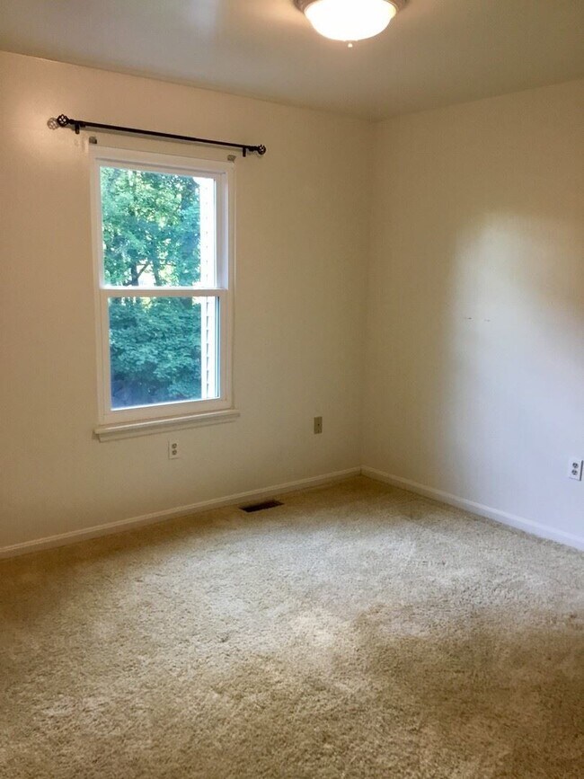Building Photo - 3 br, 1.5 bath House - 140 OLD HERSHEY ROAD