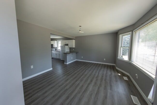 Building Photo - 360 Avondale Rd