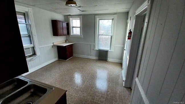 Building Photo - 200 N Hamilton St