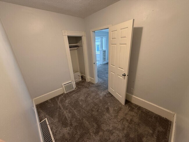 Foto del edificio - Spacious & Homey 3-Bedroom with Bonus Room