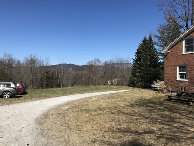 Building Photo - 386 Hillview Rd