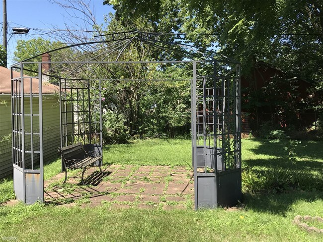 Foto del edificio - 1832 Sterling Ave