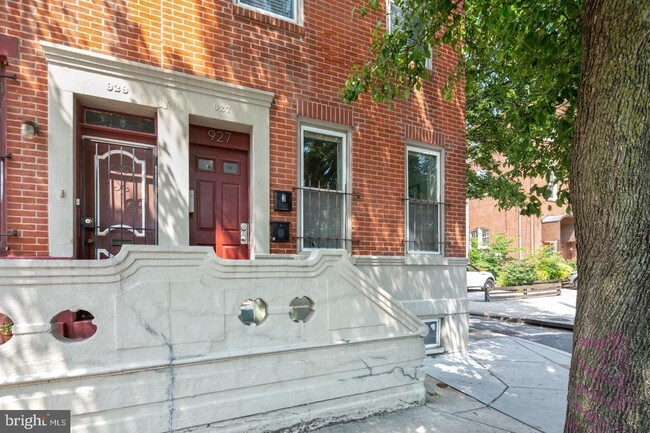 Building Photo - 927 Bainbridge St