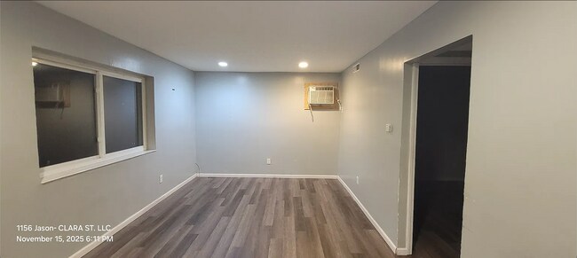 Foto del edificio - 1156 Jason Ave